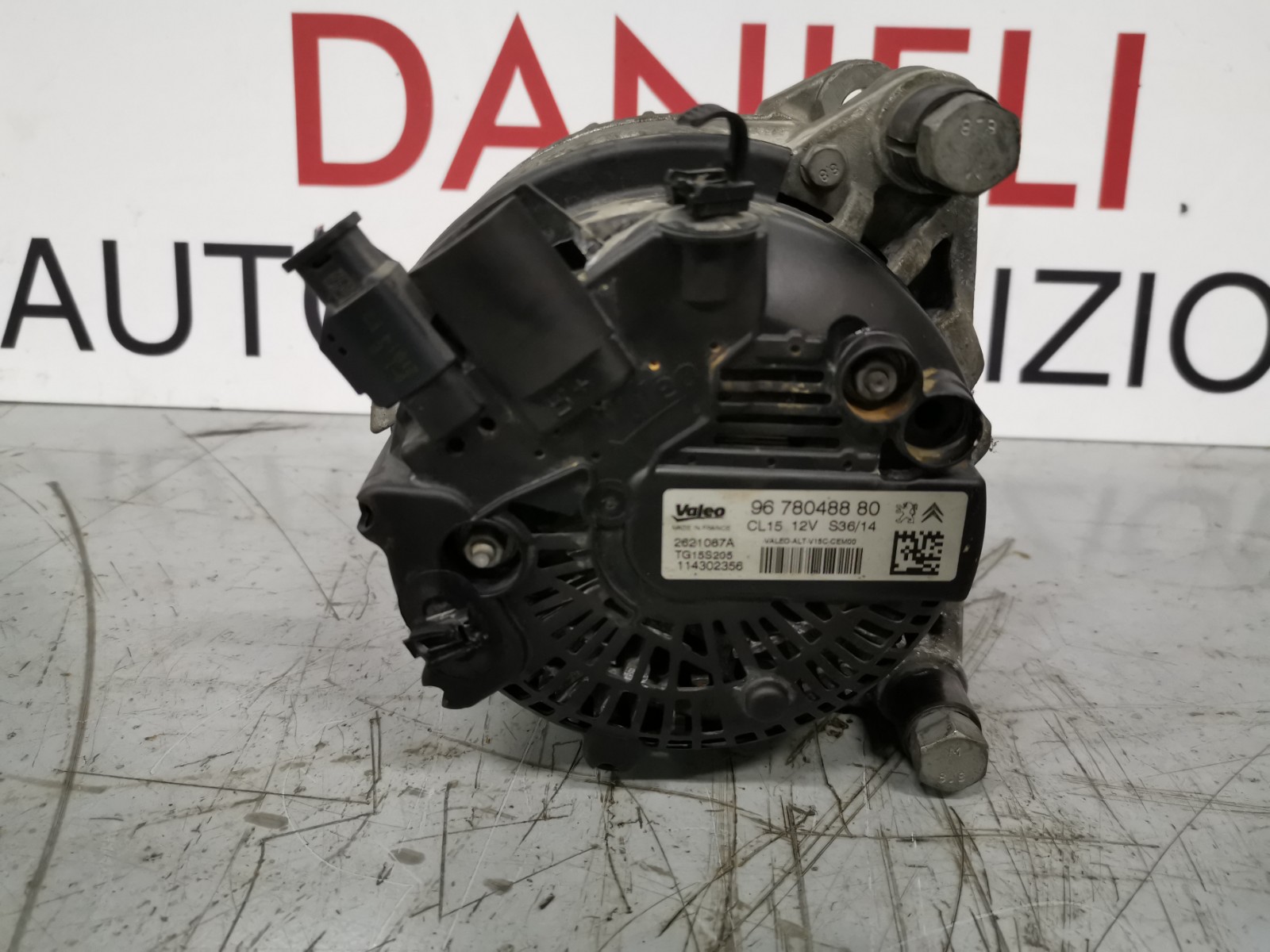 VALEO 439746 Alternatore Auto | 14V, 150 Amp, Puleggia Fissa 51 Mm, 6 Alette, Rotazione Oraria, Per Ricambio Aftermarket
