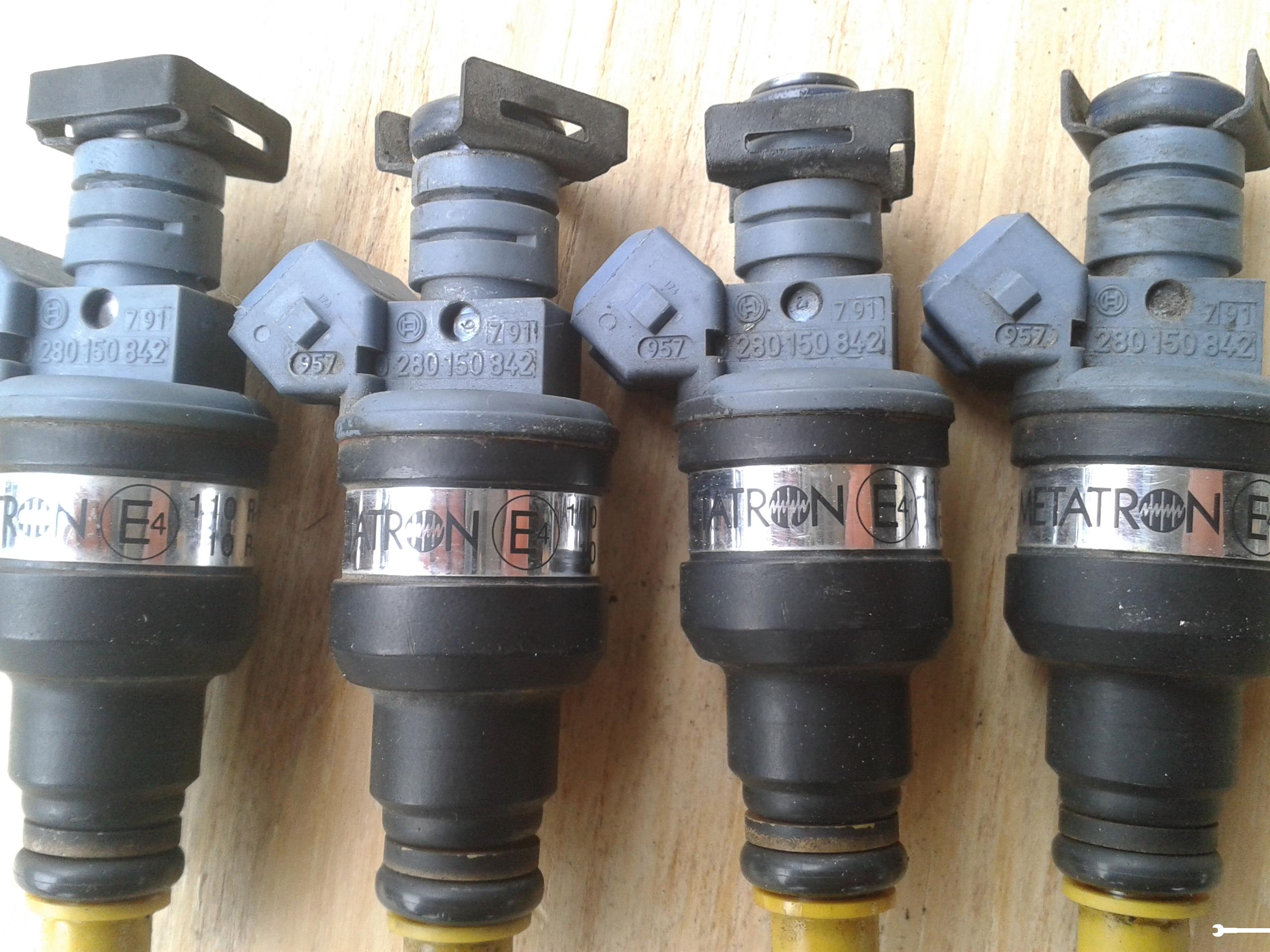 Set Di 4 Iniettori Carburante Per Fiat Doblo, Marea, Panda, Punto 1.2 E 1.6 - Codice 0280150563
